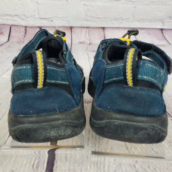 Keen  Size 6 Newport Waterproof Slip on Sandals - Picture 7 of 8